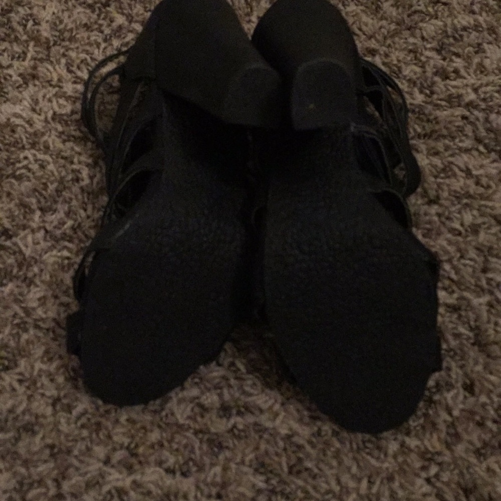 Cute heels!6/7 - Picture 4 of 5
